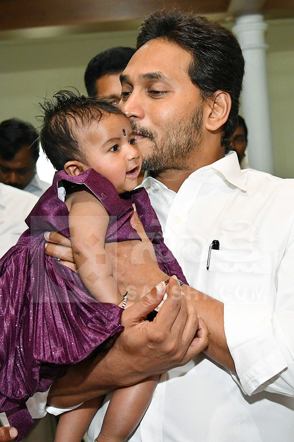 Ys Jagan Inaugurates Cc Roads In Yerragudipalle Pulivendula photos15