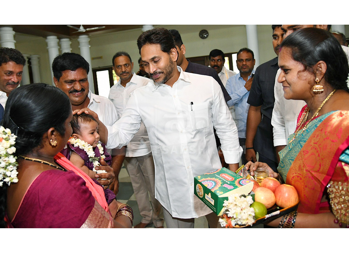 Ys Jagan Inaugurates Cc Roads In Yerragudipalle Pulivendula photos16