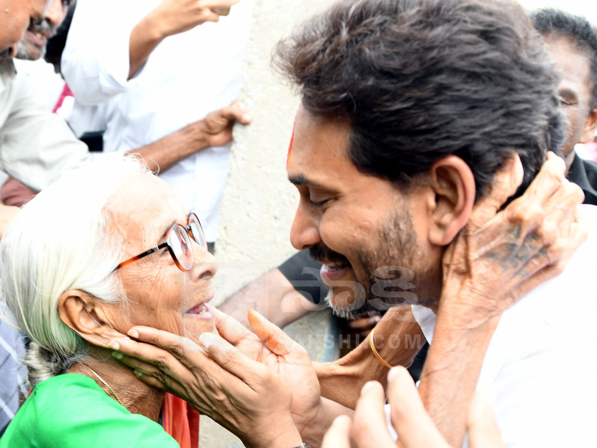 Ys Jagan Inaugurates Cc Roads In Yerragudipalle Pulivendula photos17