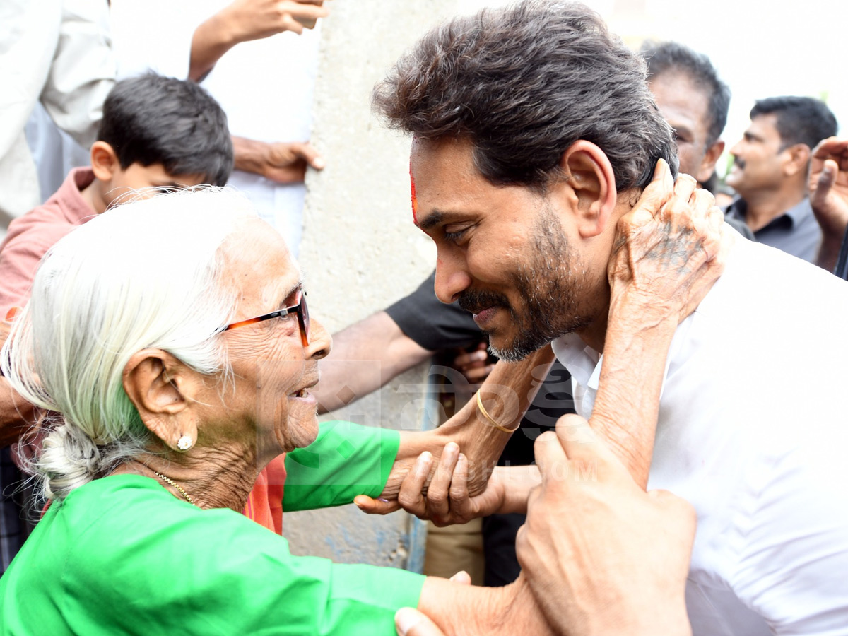 Ys Jagan Inaugurates Cc Roads In Yerragudipalle Pulivendula photos18