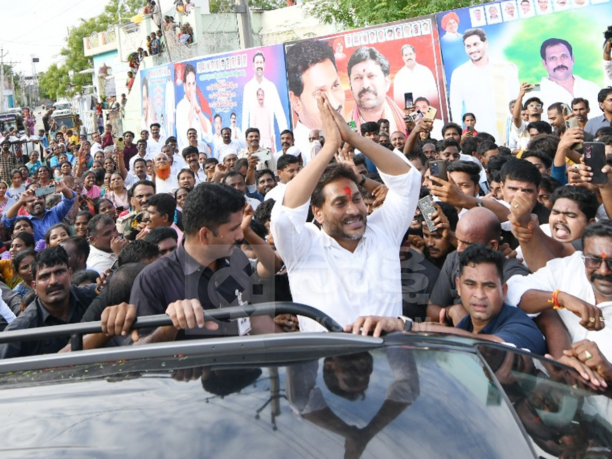 Ys Jagan Inaugurates Cc Roads In Yerragudipalle Pulivendula photos1