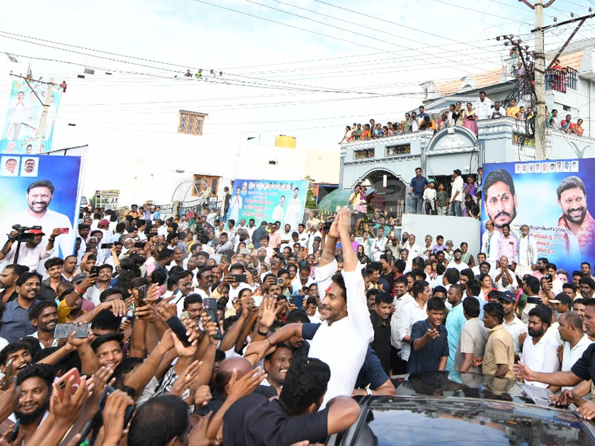 Ys Jagan Inaugurates Cc Roads In Yerragudipalle Pulivendula photos8