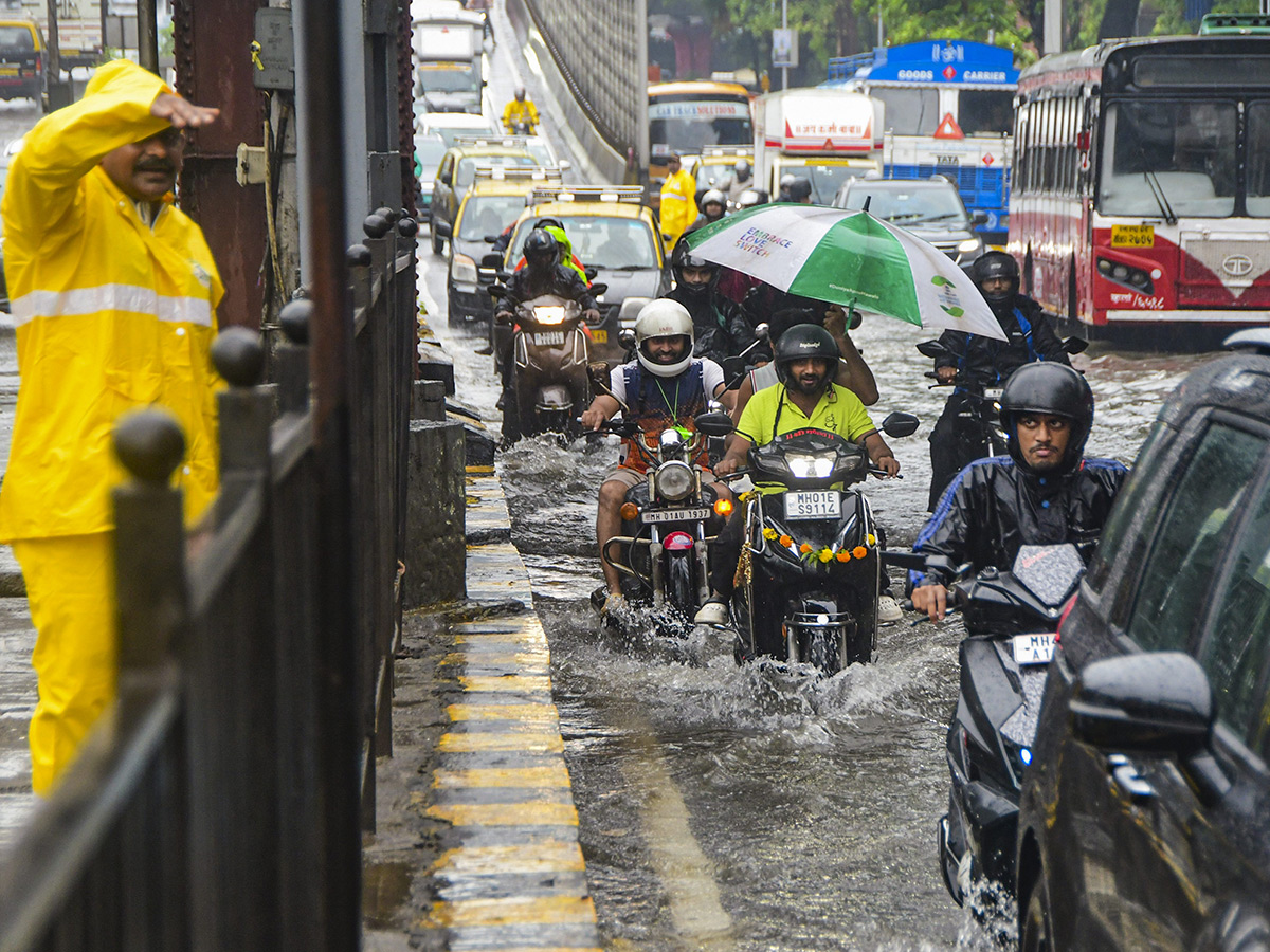 #MumbaiRains : Heavy Rains In Mumbai HD Photos20
