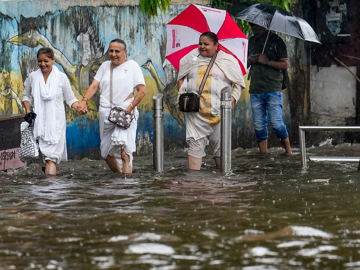 #MumbaiRains : Heavy Rains In Mumbai HD Photos21
