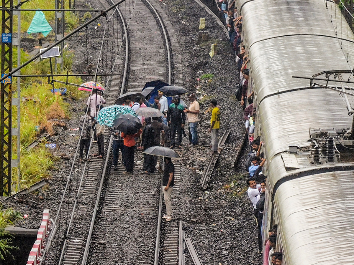 #MumbaiRains : Heavy Rains In Mumbai HD Photos22