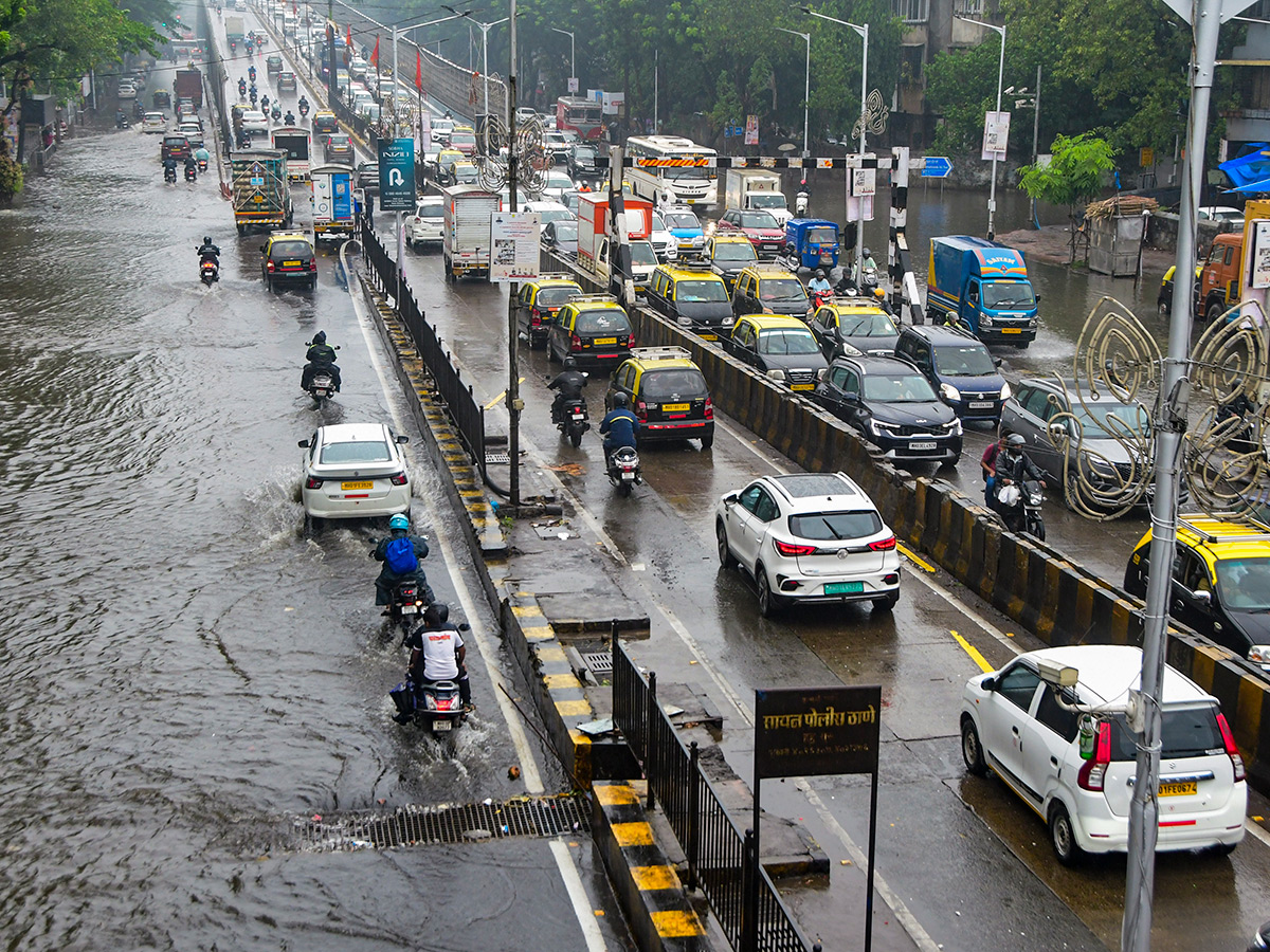 #MumbaiRains : Heavy Rains In Mumbai HD Photos23