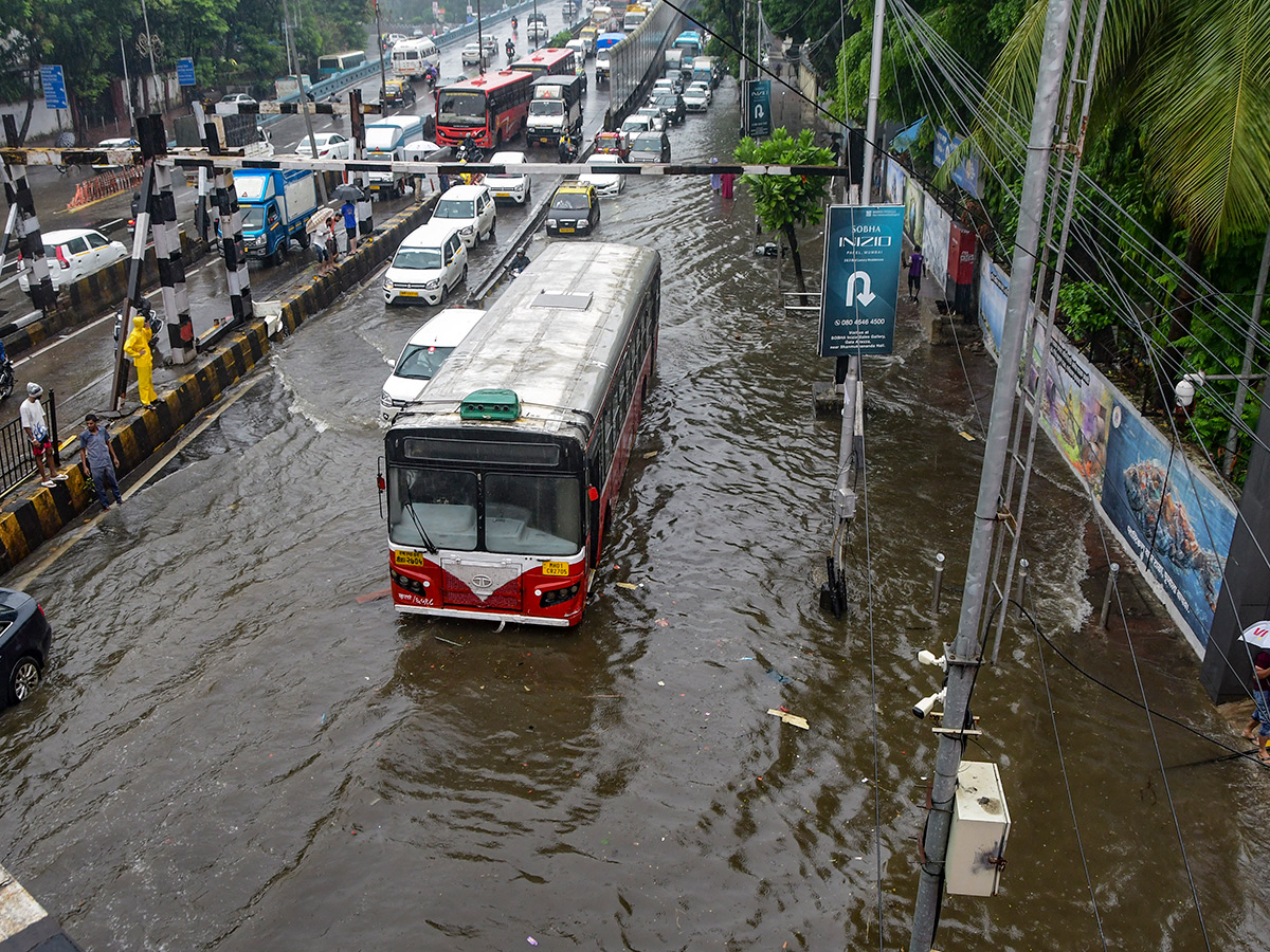 #MumbaiRains : Heavy Rains In Mumbai HD Photos25