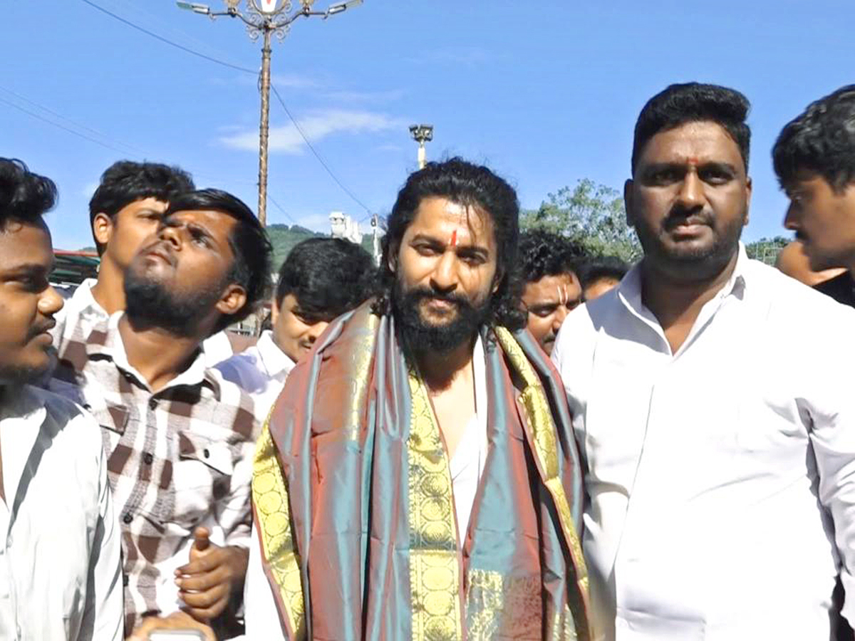 Actor Nani Visited Tirumala Sri Vari Temple11