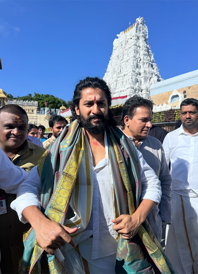 Actor Nani Visited Tirumala Sri Vari Temple8