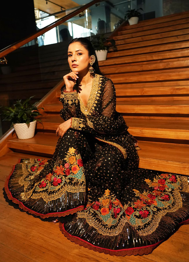 Shehnaaz Gill served a royal glamour In golden Anarkali suit10