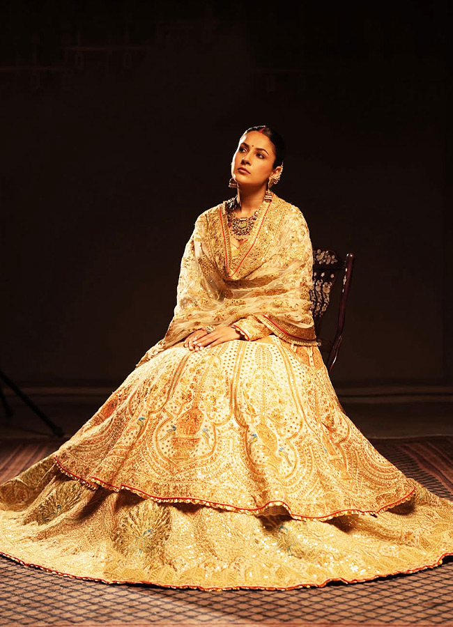 Shehnaaz Gill served a royal glamour In golden Anarkali suit3
