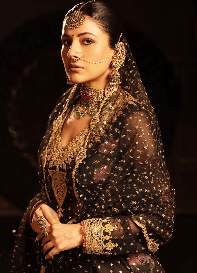Shehnaaz Gill served a royal glamour In golden Anarkali suit9