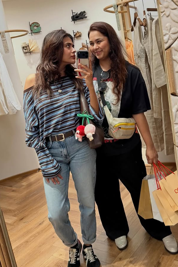 Actress Hebah Patel Remembers June Month PHotos4