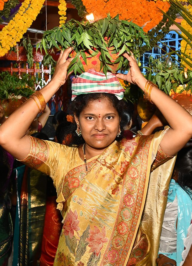 Nalgonda : Women offer Bonam to Goddess Yellamma12