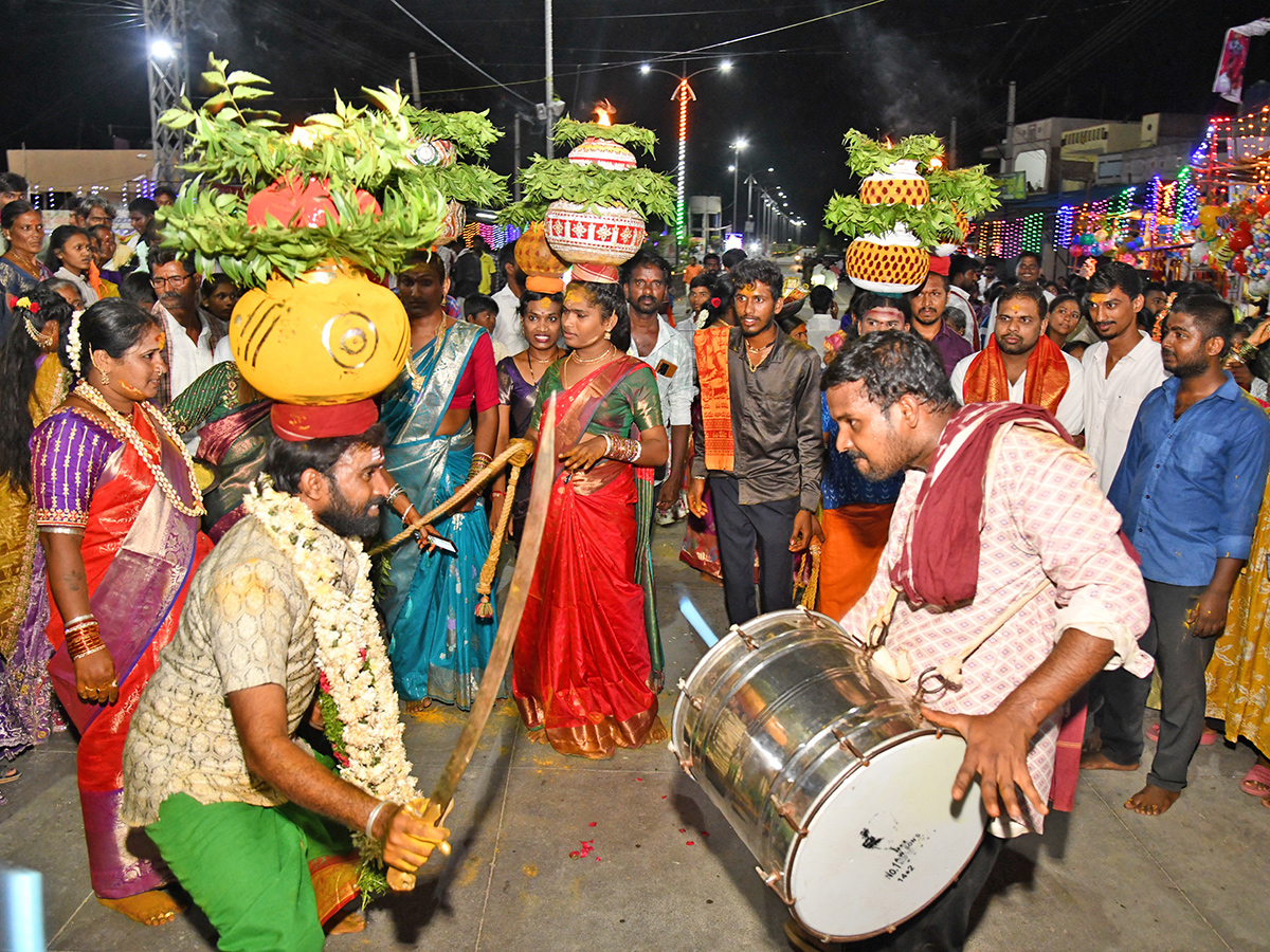 Nalgonda : Women offer Bonam to Goddess Yellamma2