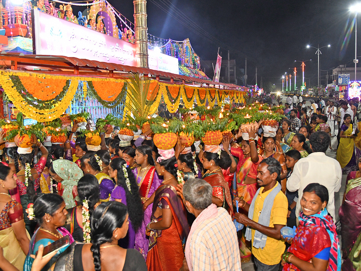 Nalgonda : Women offer Bonam to Goddess Yellamma4