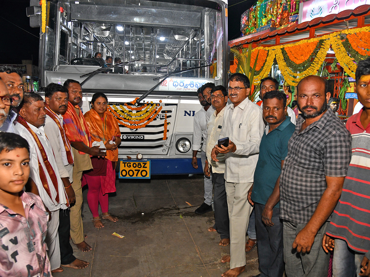 Nalgonda : Women offer Bonam to Goddess Yellamma7