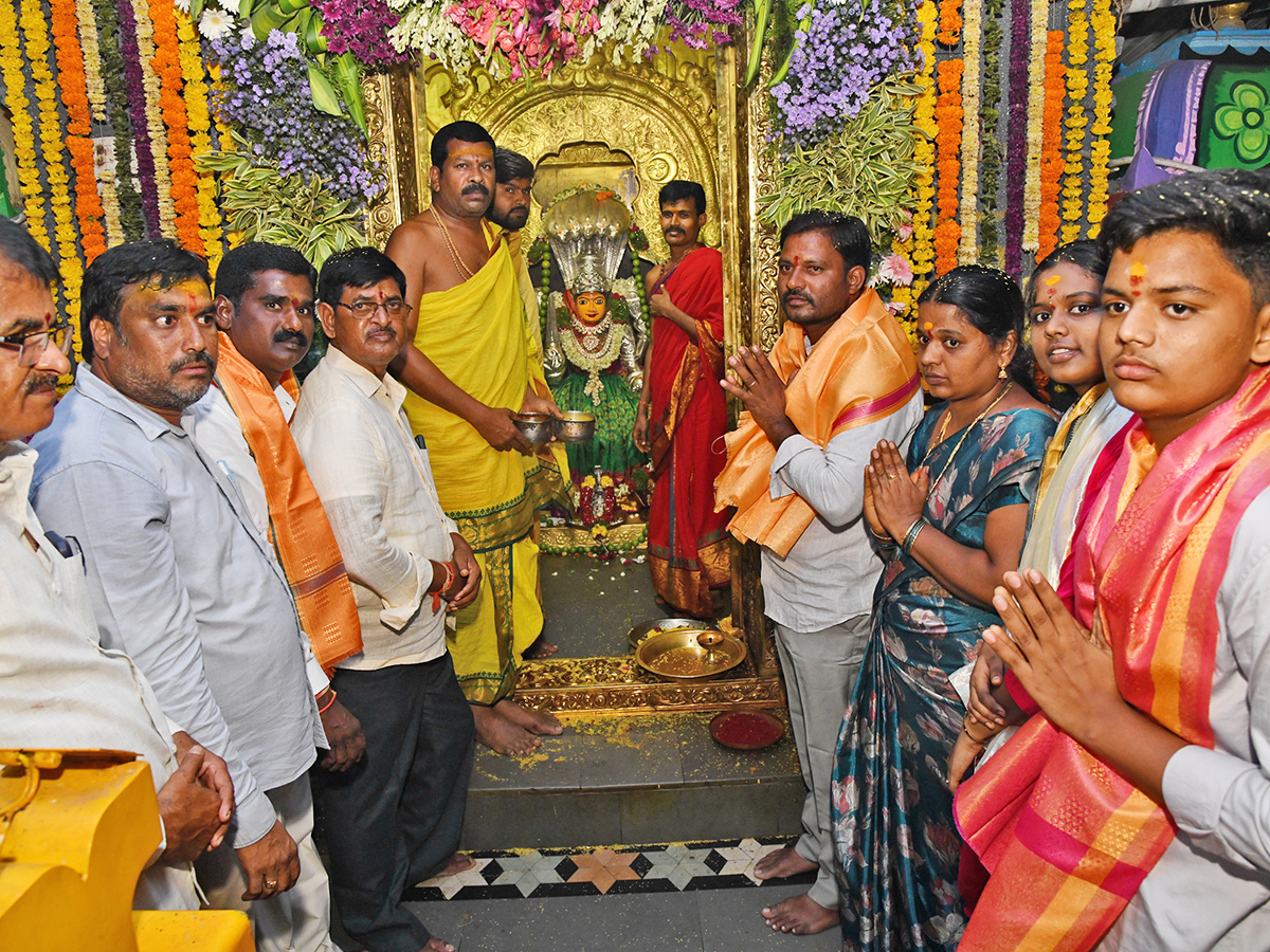 Nalgonda : Women offer Bonam to Goddess Yellamma8