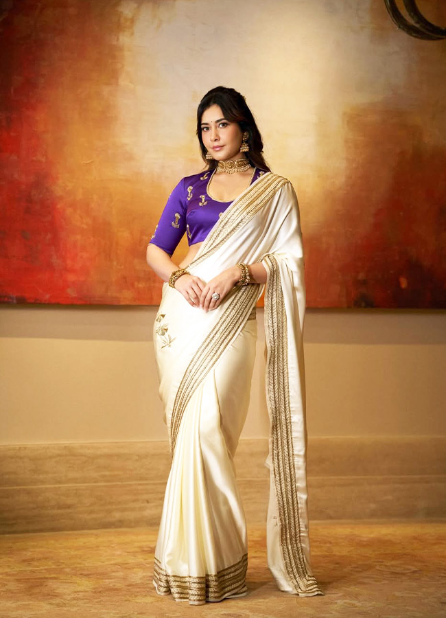 Raashii Khanna at the Superstar Movie Launch Photos...5