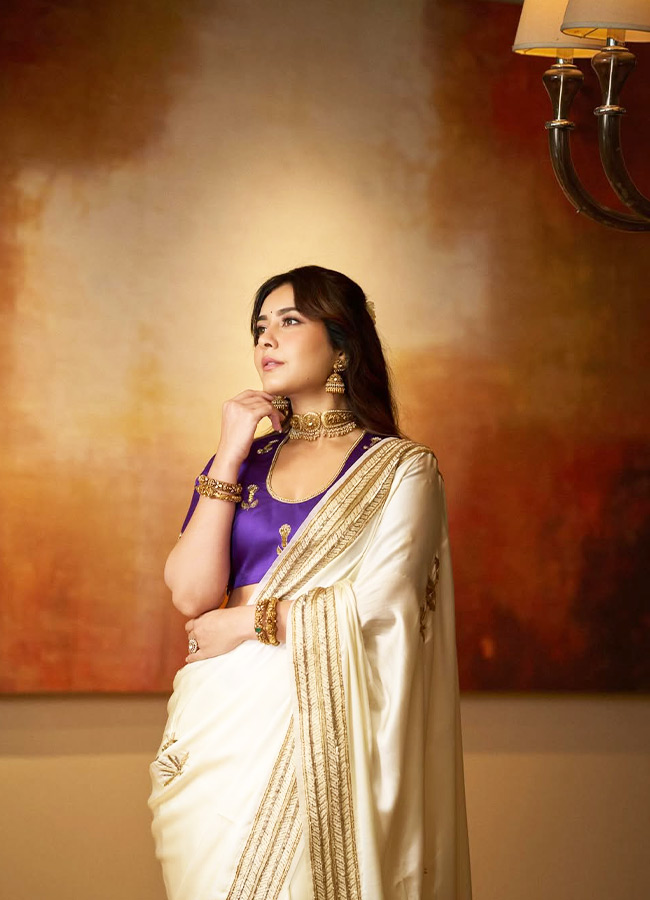 Raashii Khanna at the Superstar Movie Launch Photos...8