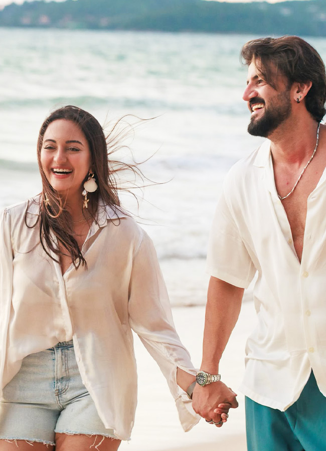 Celebrity Couple Enjoys a Beach Vacation in Thailand Photos...4