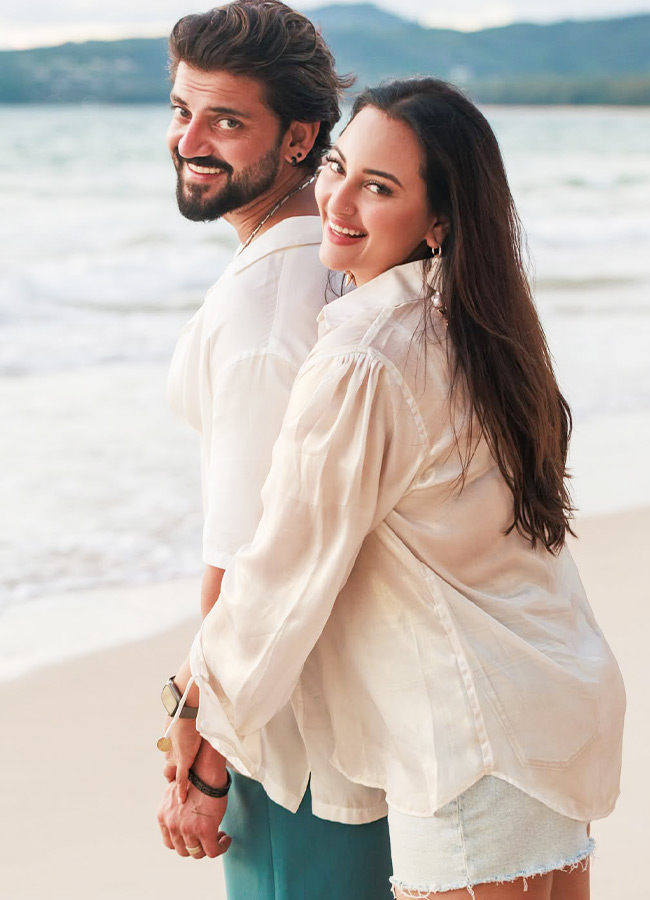 Celebrity Couple Enjoys a Beach Vacation in Thailand Photos...5