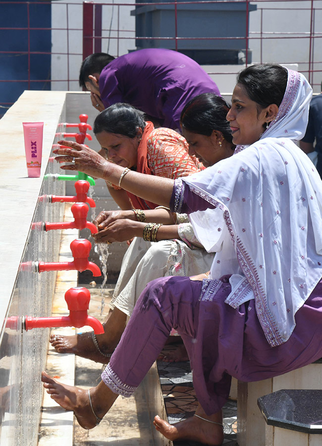 Huge crowds Bara Shaheed Dargah to celebrate Rottela Panduga in Nellore13