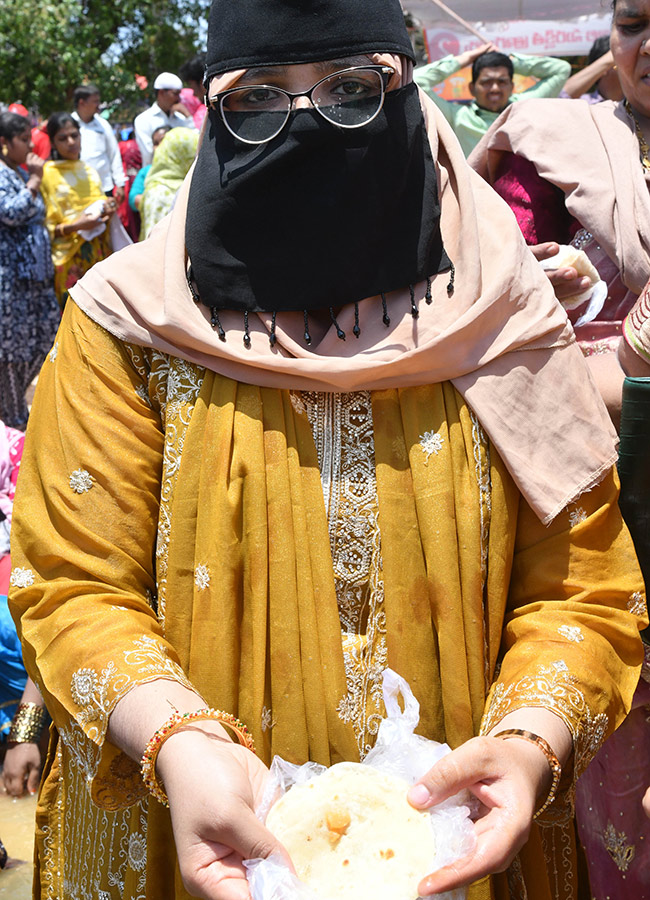 Huge crowds Bara Shaheed Dargah to celebrate Rottela Panduga in Nellore17