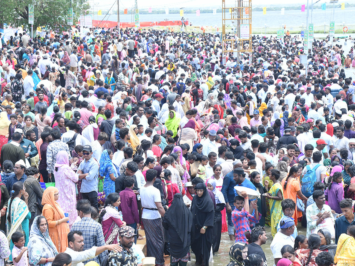 Huge crowds Bara Shaheed Dargah to celebrate Rottela Panduga in Nellore2