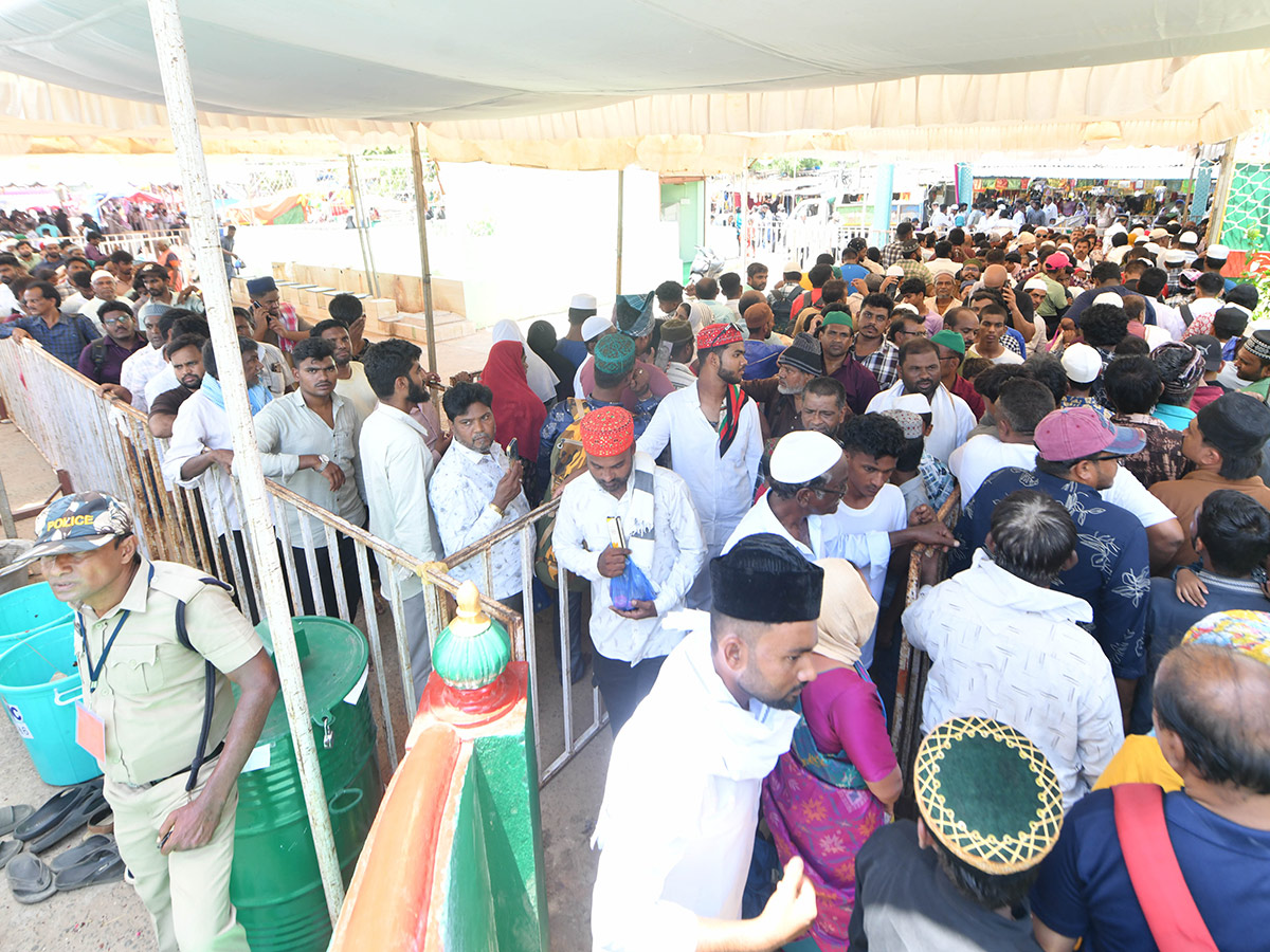 Huge crowds Bara Shaheed Dargah to celebrate Rottela Panduga in Nellore21