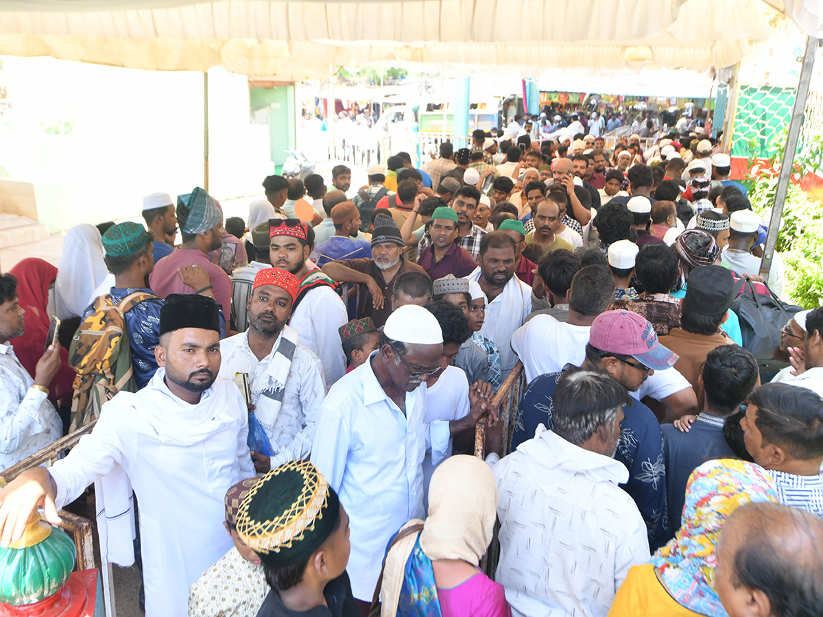 Huge crowds Bara Shaheed Dargah to celebrate Rottela Panduga in Nellore22