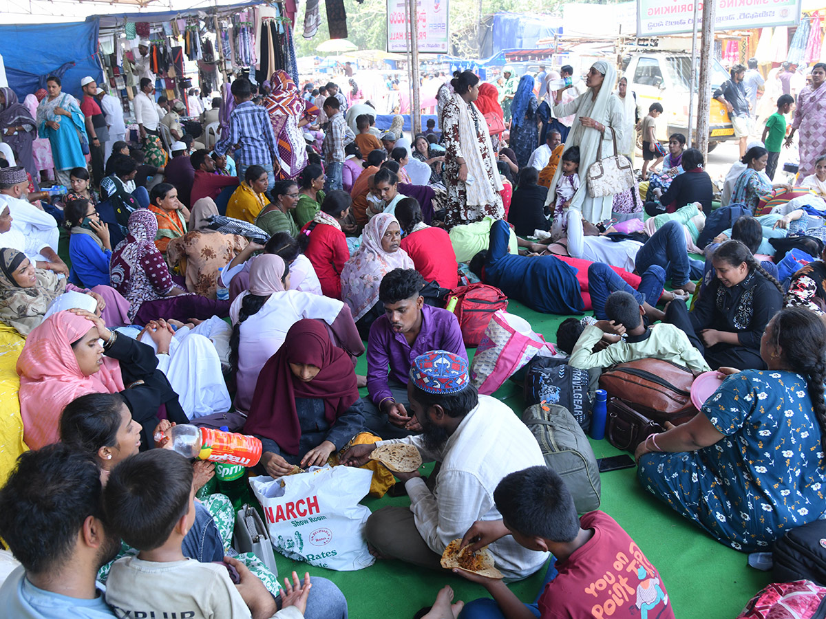 Huge crowds Bara Shaheed Dargah to celebrate Rottela Panduga in Nellore27