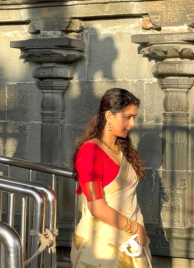 Keerthy Suresh Visits Tirumala Along With Her Husband Today: Photos11