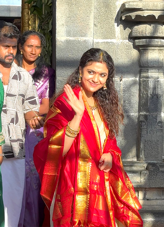 Keerthy Suresh Visits Tirumala Along With Her Husband Today: Photos12