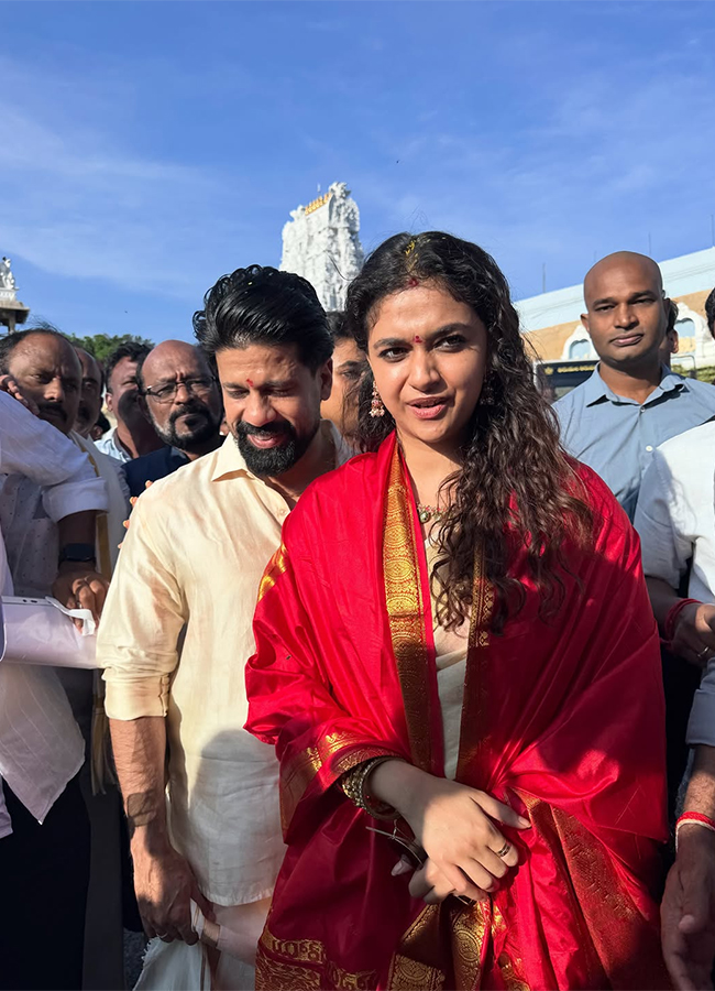 Keerthy Suresh Visits Tirumala Along With Her Husband Today: Photos15