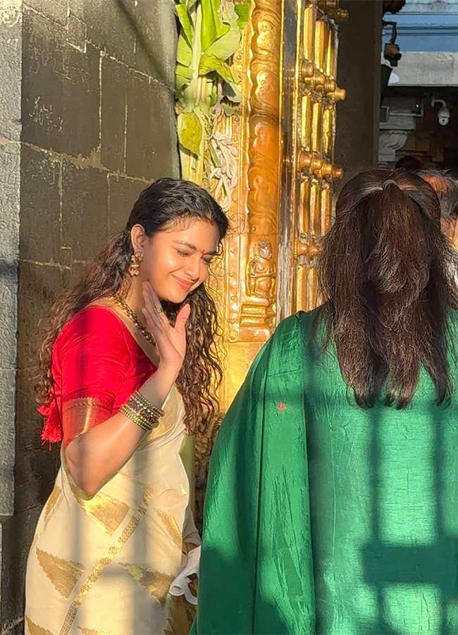 Keerthy Suresh Visits Tirumala Along With Her Husband Today: Photos7