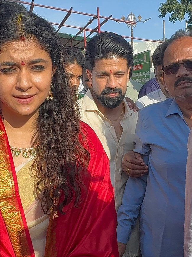 Keerthy Suresh Visits Tirumala Along With Her Husband Today: Photos9