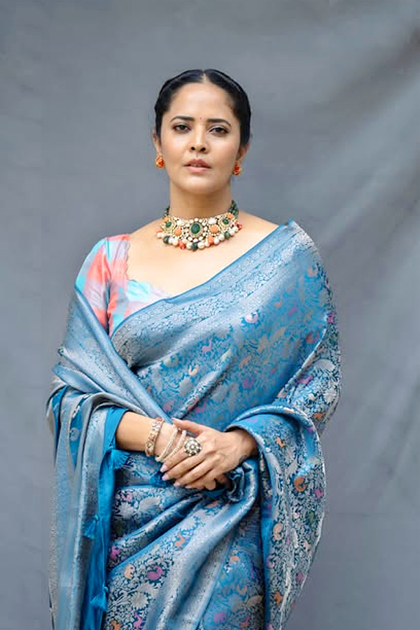 Anasuya Bharadwaj Looks Most Beautiful In Saree Photos2