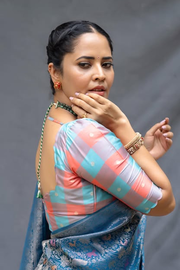 Anasuya Bharadwaj Looks Most Beautiful In Saree Photos12