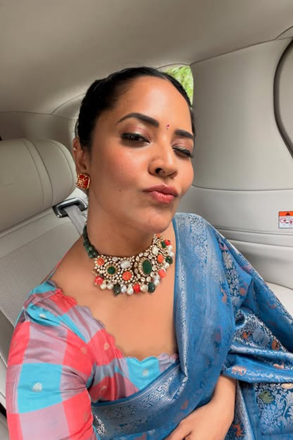 Anasuya Bharadwaj Looks Most Beautiful In Saree Photos13