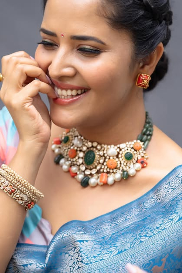 Anasuya Bharadwaj Looks Most Beautiful In Saree Photos3