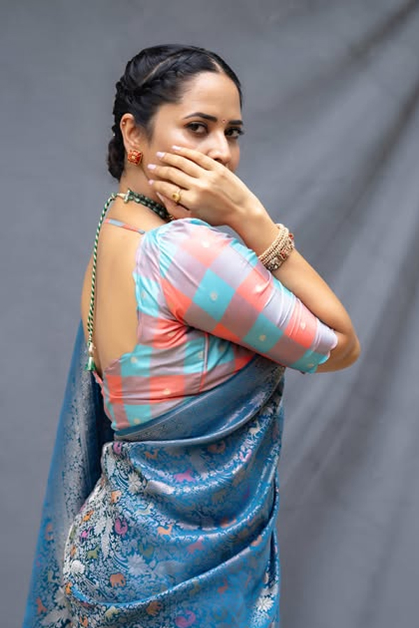 Anasuya Bharadwaj Looks Most Beautiful In Saree Photos5