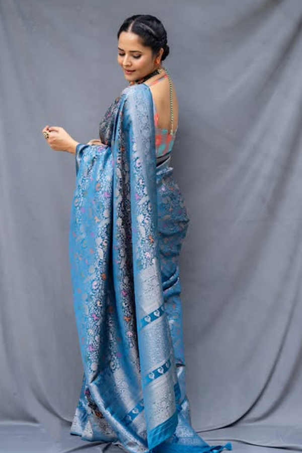 Anasuya Bharadwaj Looks Most Beautiful In Saree Photos6