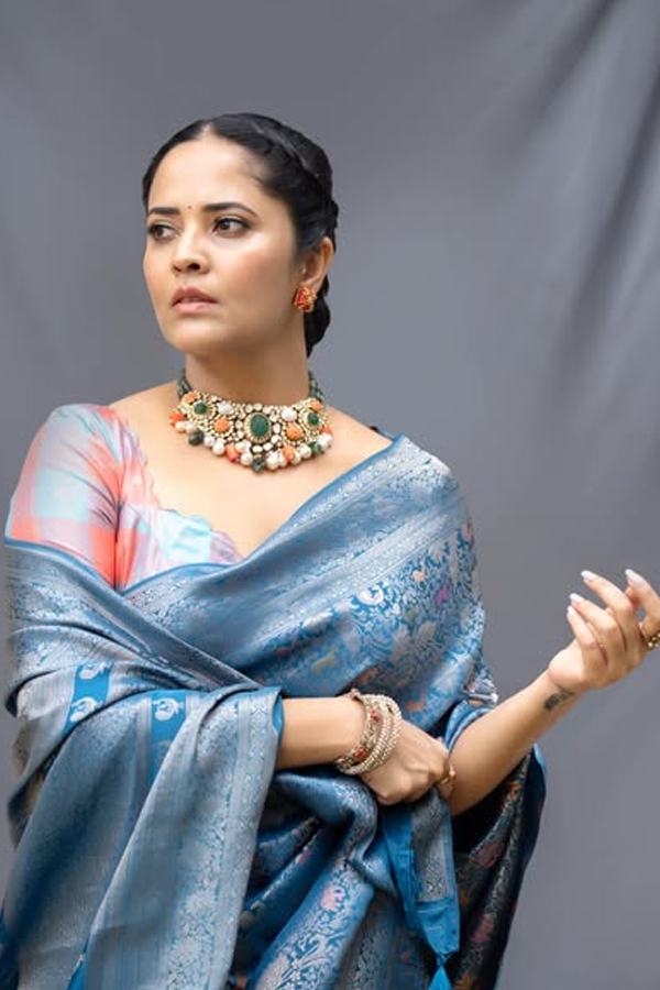 Anasuya Bharadwaj Looks Most Beautiful In Saree Photos10