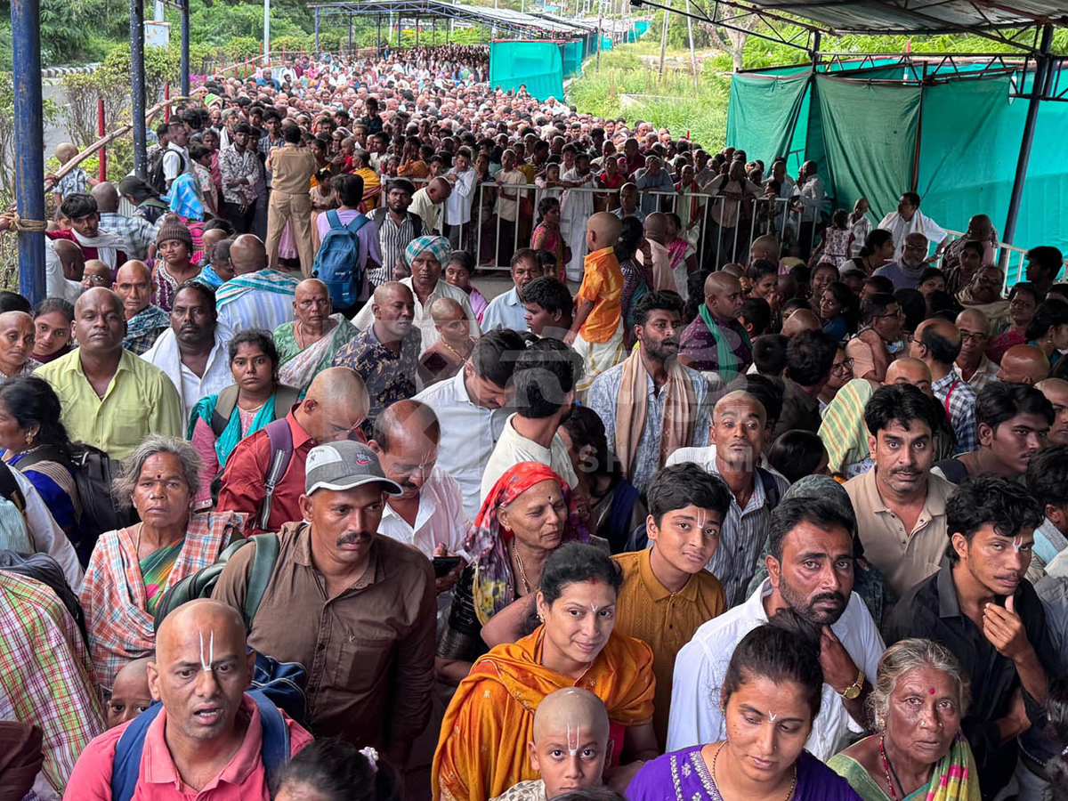 Heavy Crowd In Tirumala Photos2