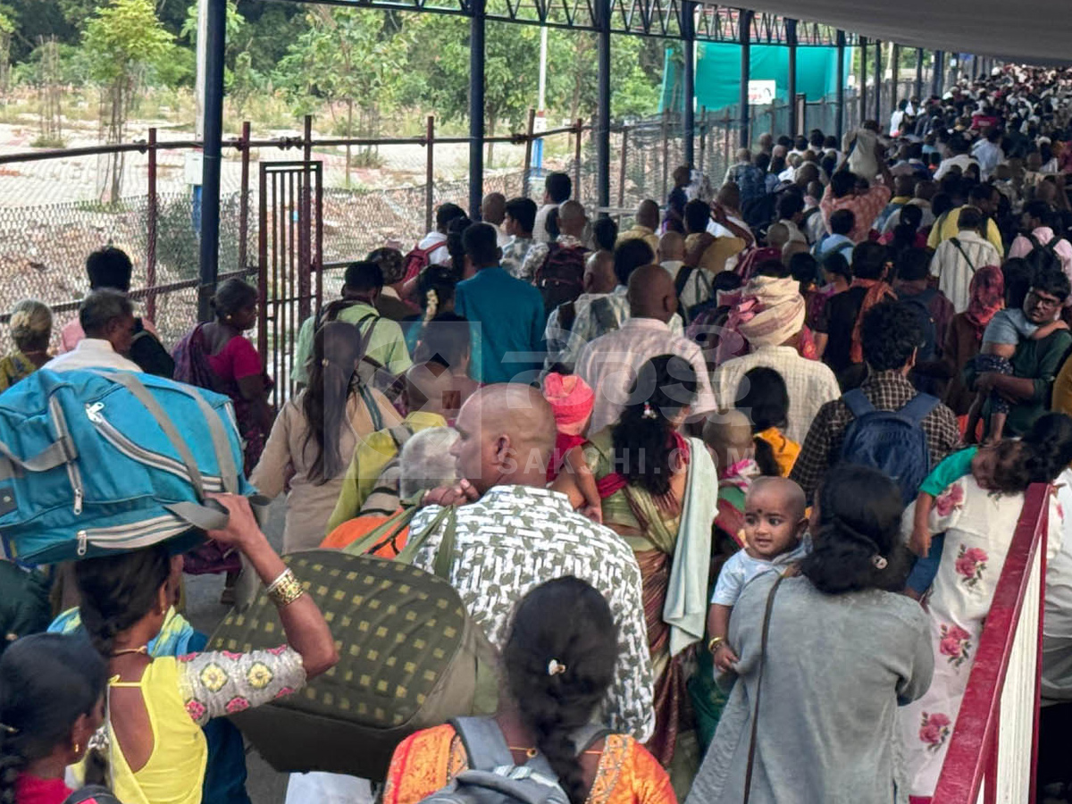 Heavy Crowd In Tirumala Photos5