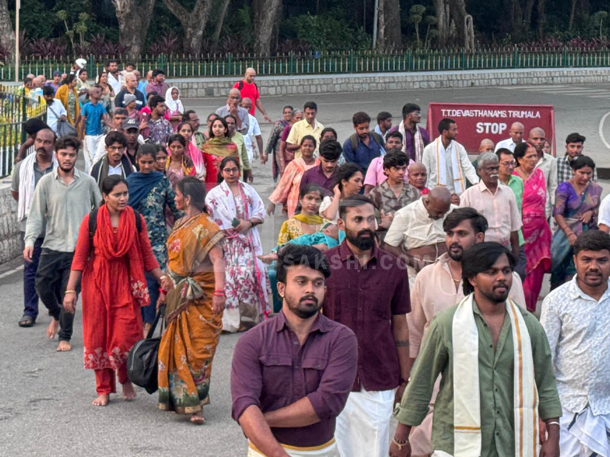Heavy Crowd In Tirumala Photos6