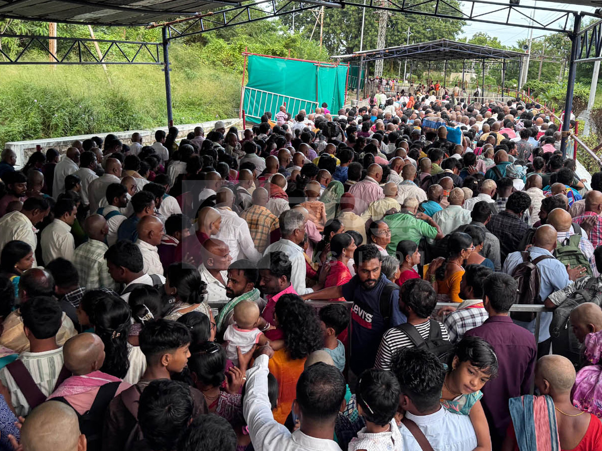 Heavy Crowd In Tirumala Photos7