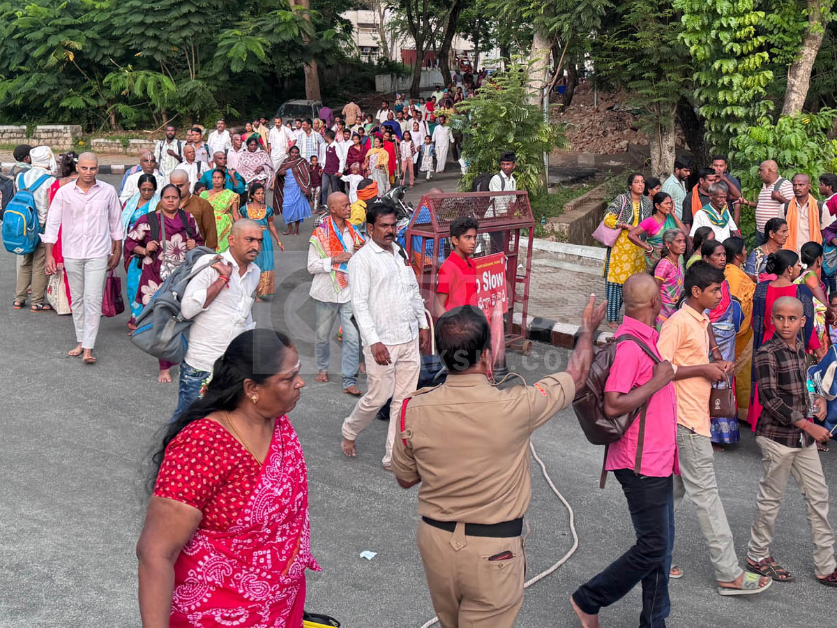 Heavy Crowd In Tirumala Photos8