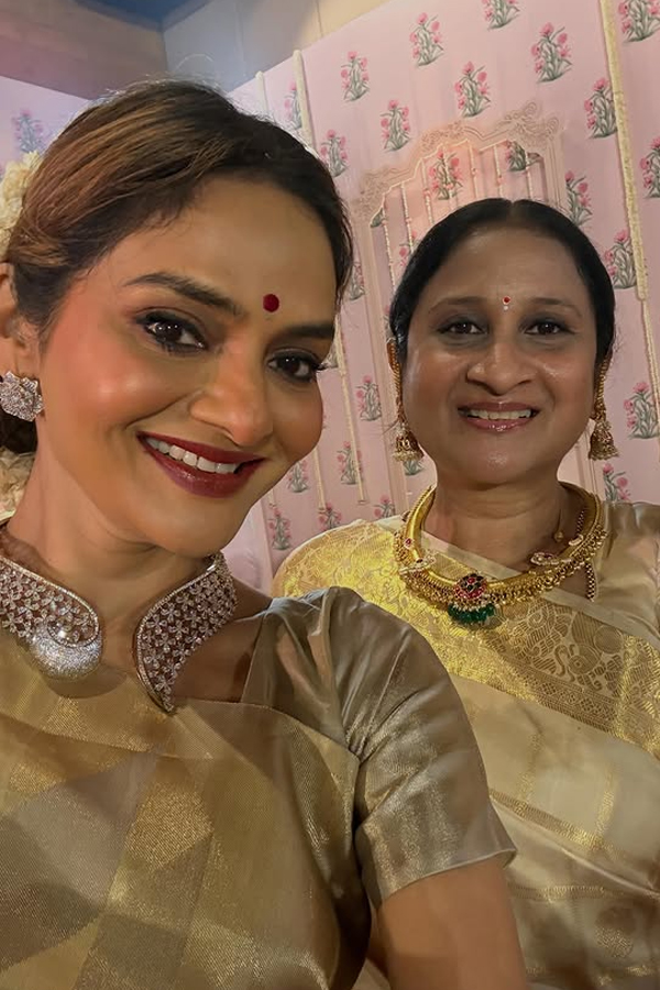 Khushbu Sundar Shares Beautiful Pictures From Her Daughter Wedding: Photos12